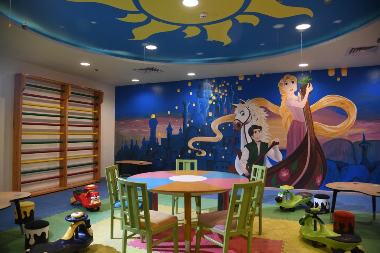 โทลิป อัลฟอร์ซาน ไอส์แลนด์ โฮเต็ล แอนด์ สปา Hotel อิสไมเลีย ภายนอก รูปภาพ The Tangled-themed playroom at the Children's Hospital of Philadelphia