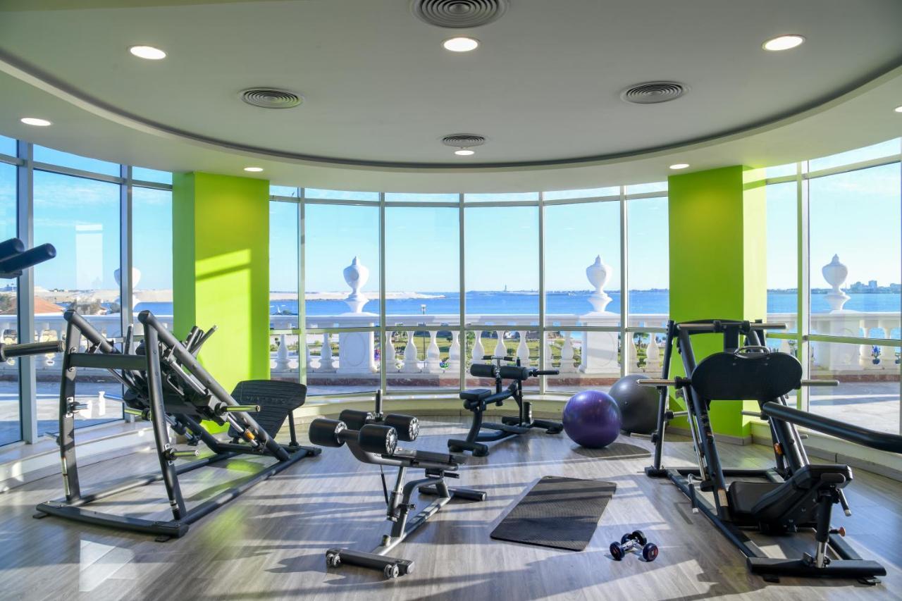โทลิป อัลฟอร์ซาน ไอส์แลนด์ โฮเต็ล แอนด์ สปา Hotel อิสไมเลีย ภายนอก รูปภาพ The gym at the hotel