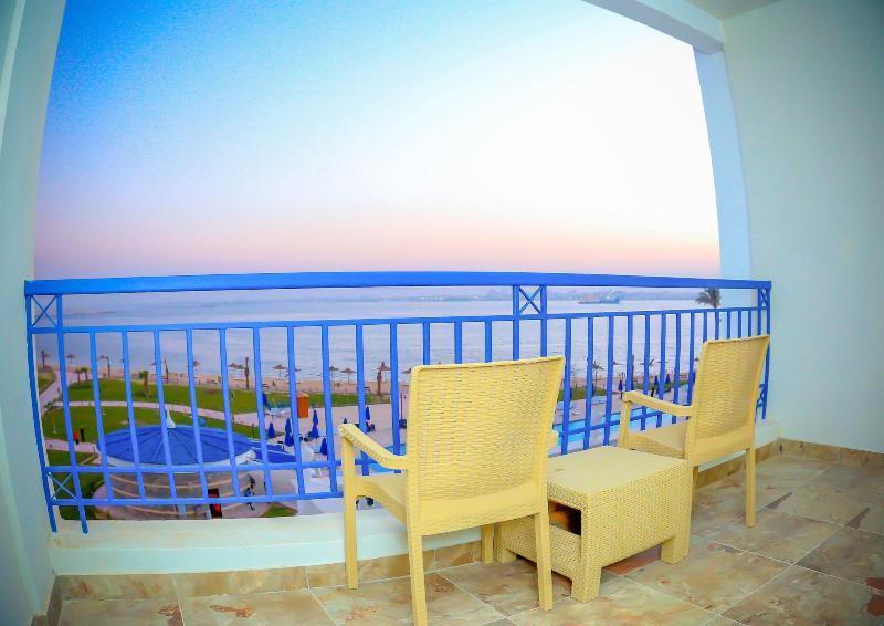 โทลิป อัลฟอร์ซาน ไอส์แลนด์ โฮเต็ล แอนด์ สปา Hotel อิสไมเลีย ภายนอก รูปภาพ A balcony
