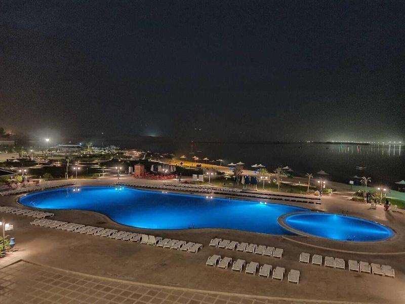 โทลิป อัลฟอร์ซาน ไอส์แลนด์ โฮเต็ล แอนด์ สปา Hotel อิสไมเลีย ภายนอก รูปภาพ The Dead Sea at night