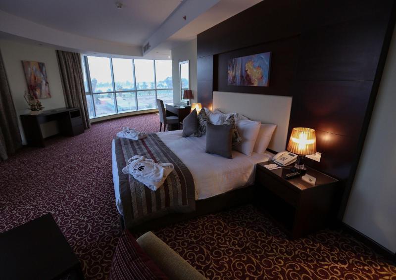 โทลิป อัลฟอร์ซาน ไอส์แลนด์ โฮเต็ล แอนด์ สปา Hotel อิสไมเลีย ภายนอก รูปภาพ A bedroom at the hotel