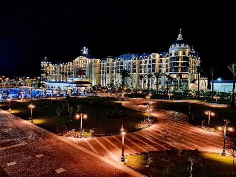 โทลิป อัลฟอร์ซาน ไอส์แลนด์ โฮเต็ล แอนด์ สปา Hotel อิสไมเลีย ภายนอก รูปภาพ The Atlantis Resort at night