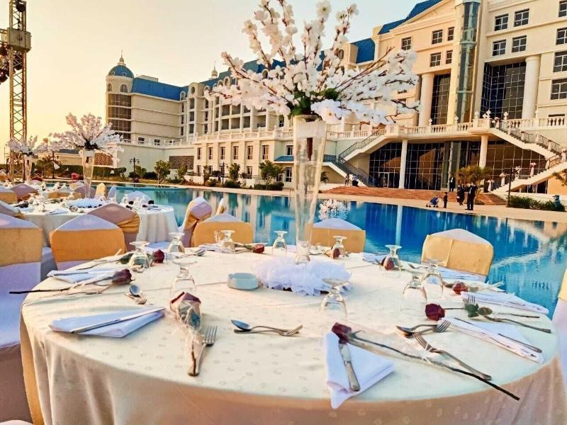 โทลิป อัลฟอร์ซาน ไอส์แลนด์ โฮเต็ล แอนด์ สปา Hotel อิสไมเลีย ภายนอก รูปภาพ Wedding reception at the poolside